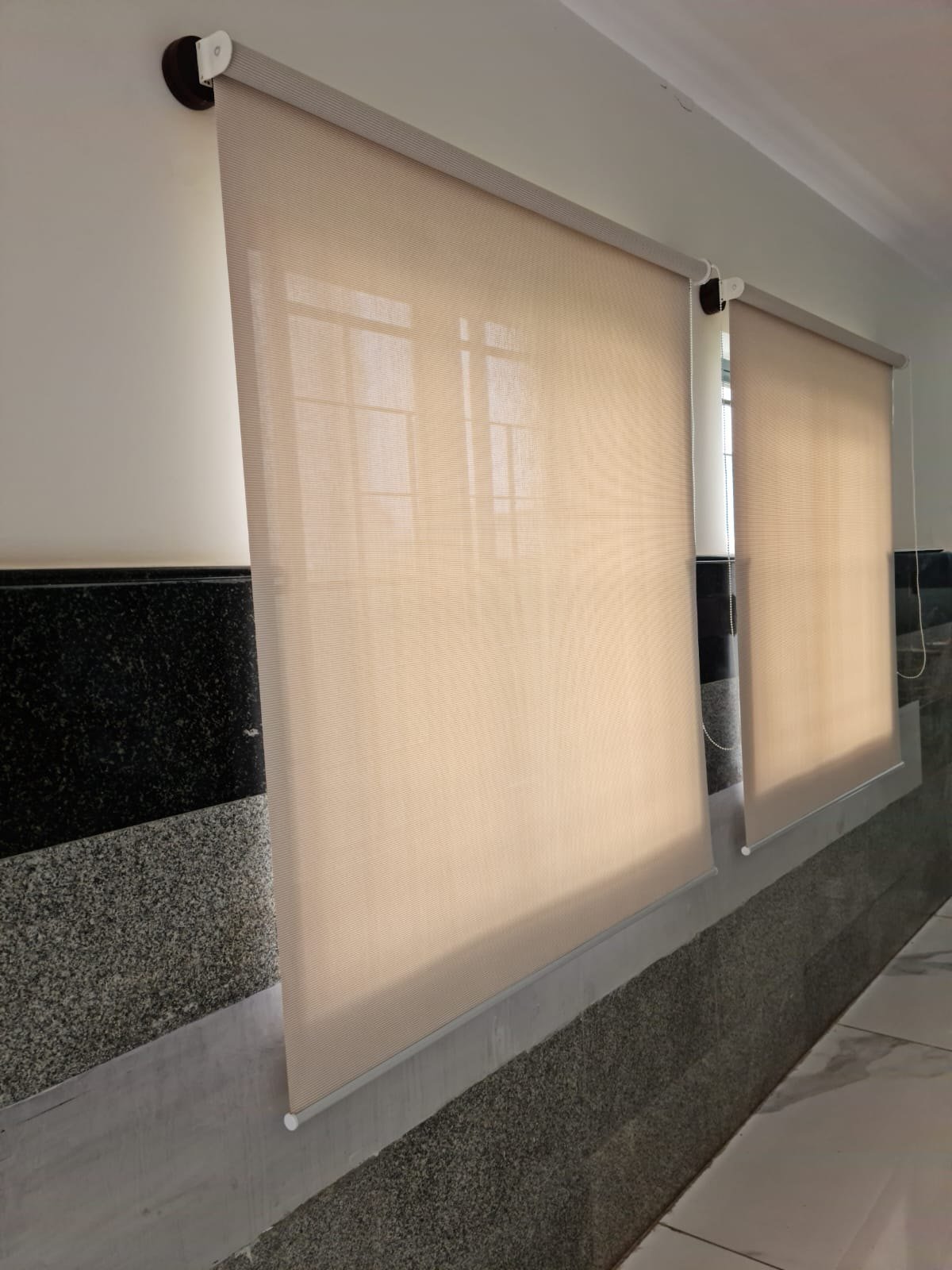 Hospital window foldable screen