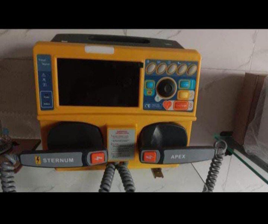 Portable Biphasic Defibrillator
